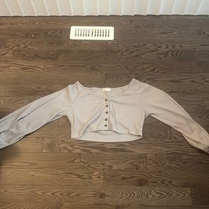 Cropped gray button up long sleeve top